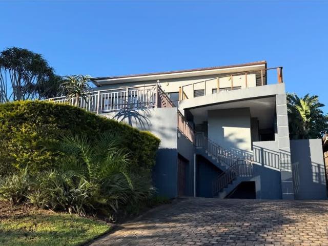 Palm Lakes Estate