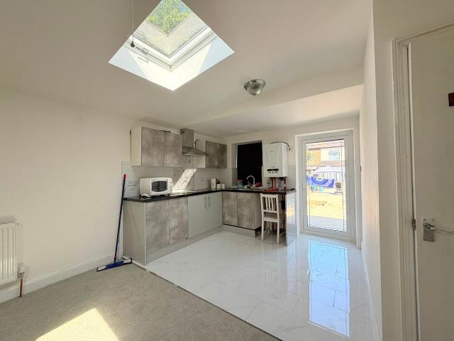 Palm Road, Romford RM7, Studio to rent, £1,250 pcm | PrimeLocation