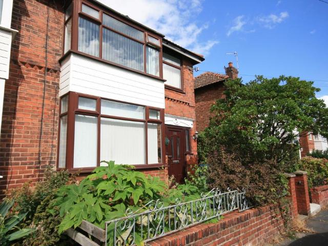 Palm Street, Droylsden M43 2 bed semi detached house to rent £1,100 pcm £254 pw