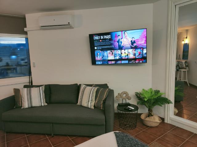 Palm View Apartment. City center with sea views