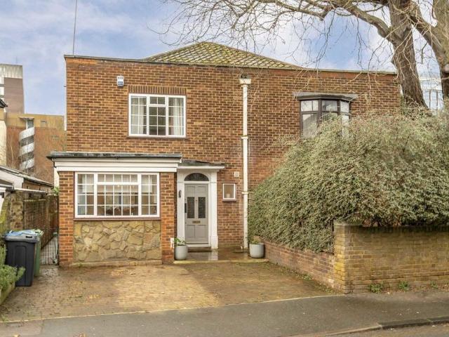 Palmer Crescent, London, KT1 2QT, United Kingdom | 3 bed house for rent #139268915 | Rentberry