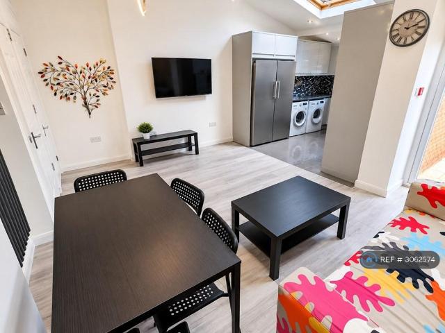Palmer Park Avenue, Reading, RG6 7 bed terraced house to rent £5,075 pcm £1,171 pw