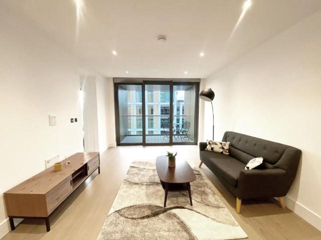 Palmer Road, Chartwell House, Prince Of Wales Drive SW11, 2 bed flat to rent, £3,800 pcm | PrimeLocation