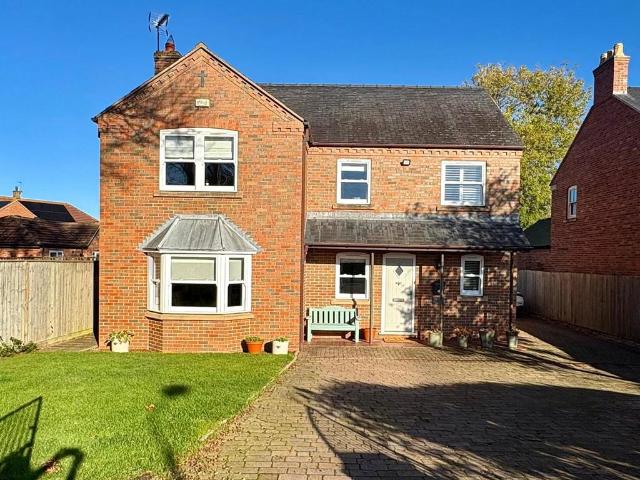 Palmer Road, Sutton on Trent, Newark. 3 bed detached house to rent £1,750 pcm £404 pw