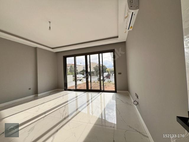Palmera'dan Müstakil Giriş Ayrıcalığıyla Bahçeli Satılık Ofis