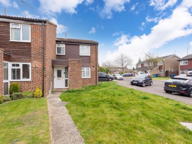 Palmers Close, Maidenhead SL6 2 bed terraced house to rent £1,650 pcm £381 pw