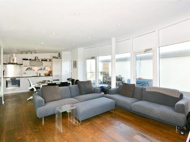 Palmers Road, Bethnal Green, London, E2 2 bed penthouse to rent £3,250 pcm £750 pw