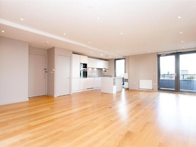 Palmers Road, London, E2 2 bed penthouse to rent £3,500 pcm £808 pw