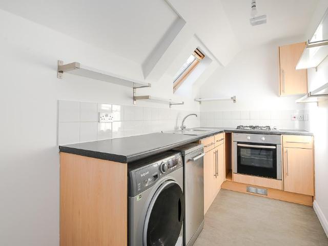 Palmerston Court 2 bed flat to rent £2,500 pcm £577 pw