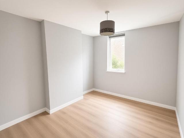 Palmerston Crescent, Palmers Green, N13 2 bed apartment to rent £2,197 pcm £507 pw