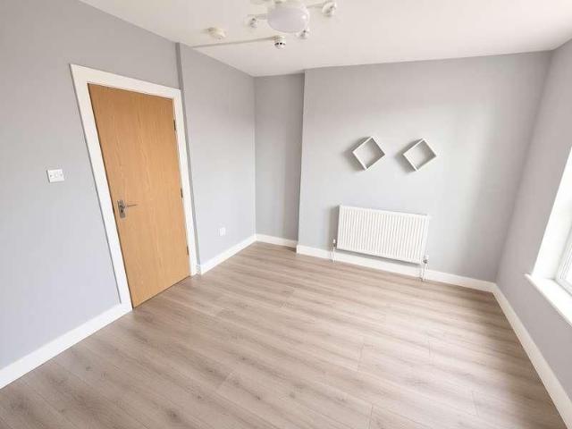 Palmerston Cresent, Palmers Green, N13