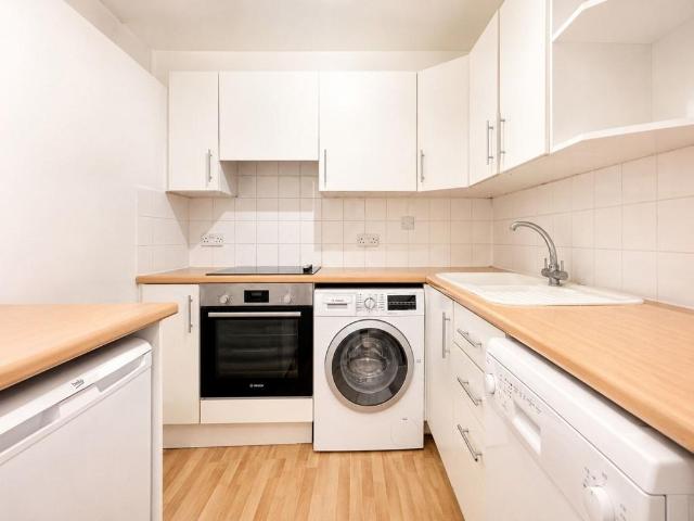 Palmerston House, 60 Kensington. Studio to rent £2,699 pcm £623 pw