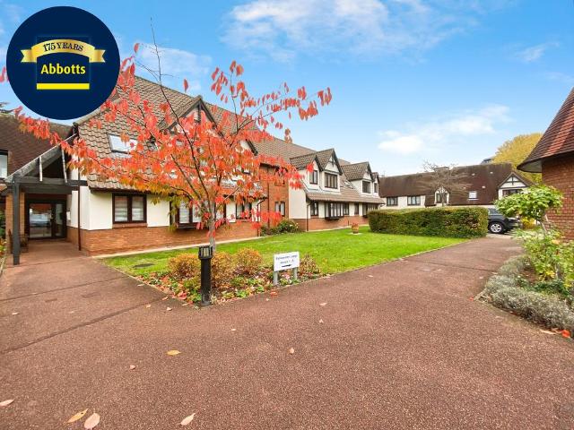 Palmerston Lodge, Chelmsford, CM2 1 bed property to rent £1,100 pcm £254 pw