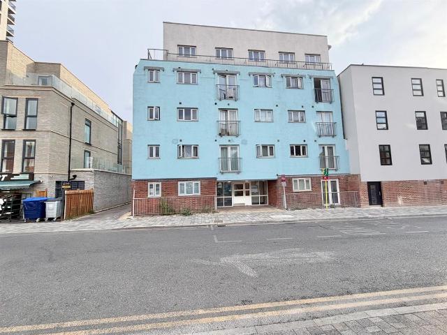 Palmerston Road, Harrow HA3, 2 bed flat to rent, £1,500 pcm | PrimeLocation