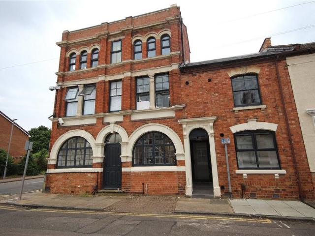Palmerston Road, Northampton, NN1 2 bed apartment to rent £1,150 pcm £265 pw
