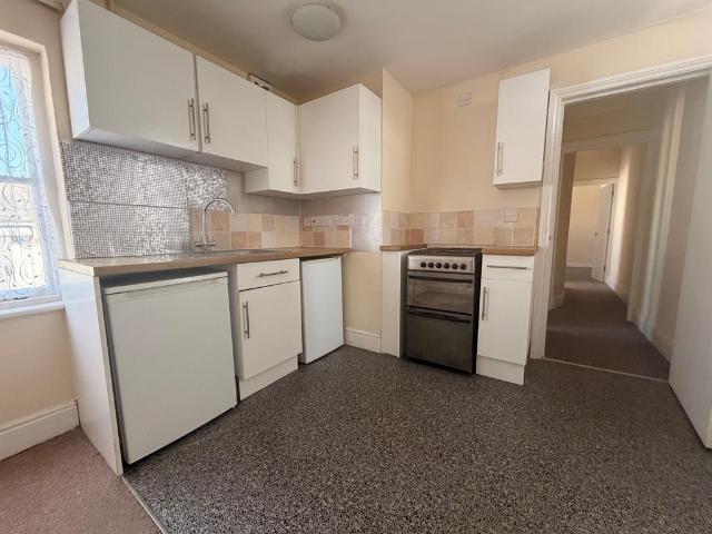 Palmerston Road, Shanklin, PO37 2 bed apartment to rent £800 pcm £185 pw