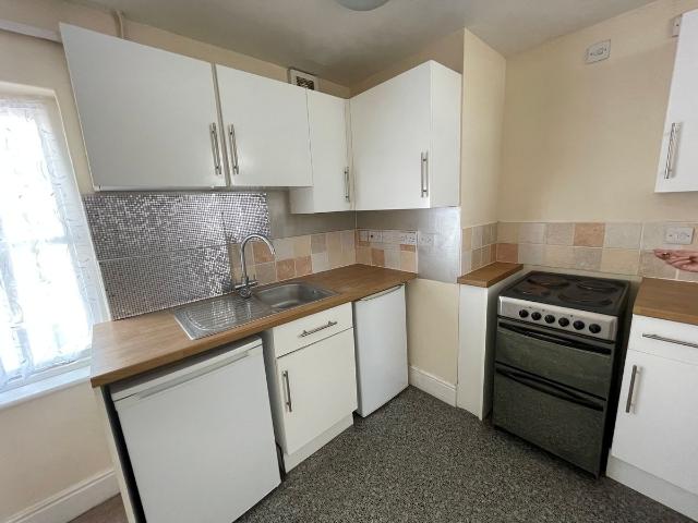 Palmerston Road, Shanklin PO37, 2 bed flat to rent, £800 pcm | PrimeLocation