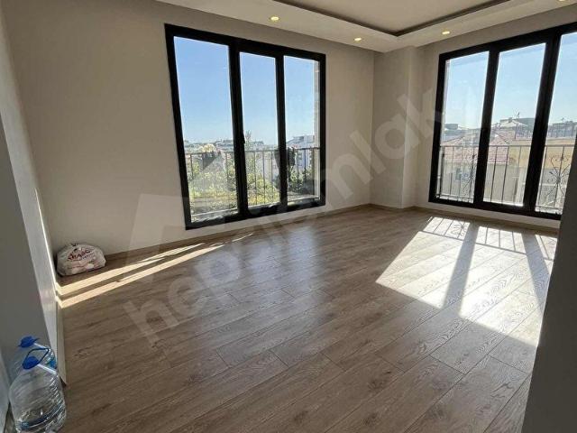 Palmiye Meydanı'nda Kiralık Yeni 2+1