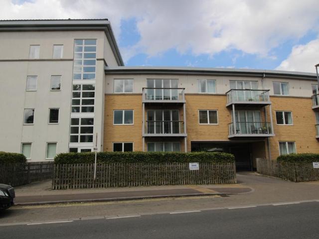 Papermakers Lodge, High Wycombe, HP11 1 bed flat to rent £1,300 pcm £300 pw