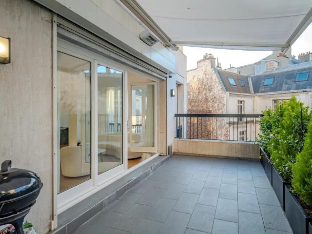 Par024 Appartement de luxe sur l'Avenue Montaigne 164m² Paris 8ème