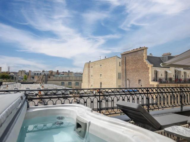 Par305 Appartement avec terrasse rue de Marignan 150m² Paris 8ème