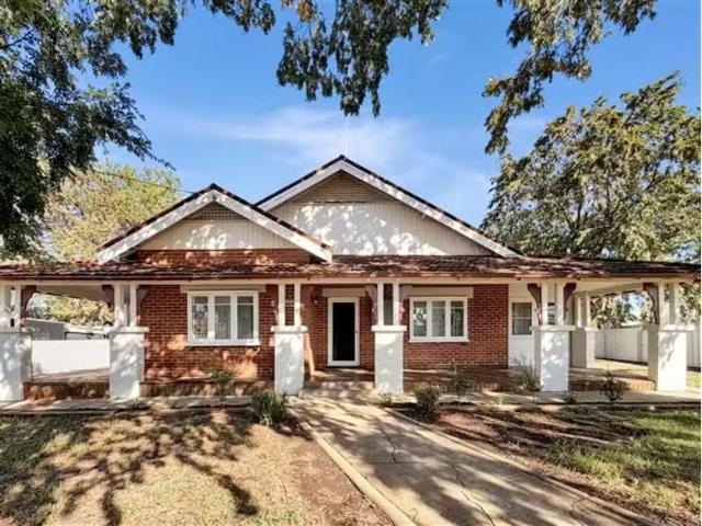 PART/8 Battye Street, FORBES House for rent Listed by Brittne.