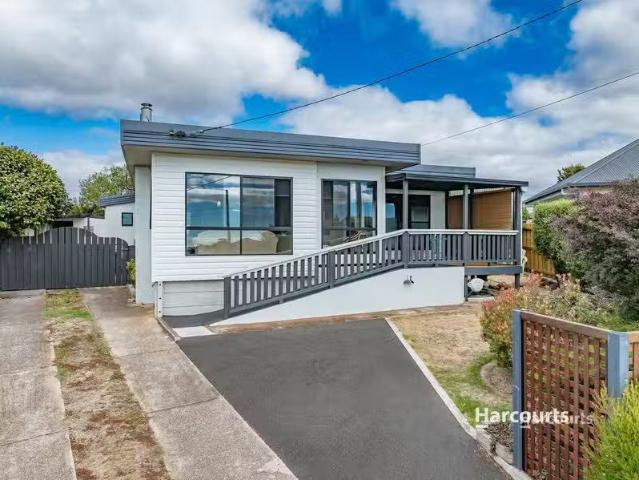 Part of 17 Ashwater Crescent, PENGUIN, TAS 7316 House for Rent