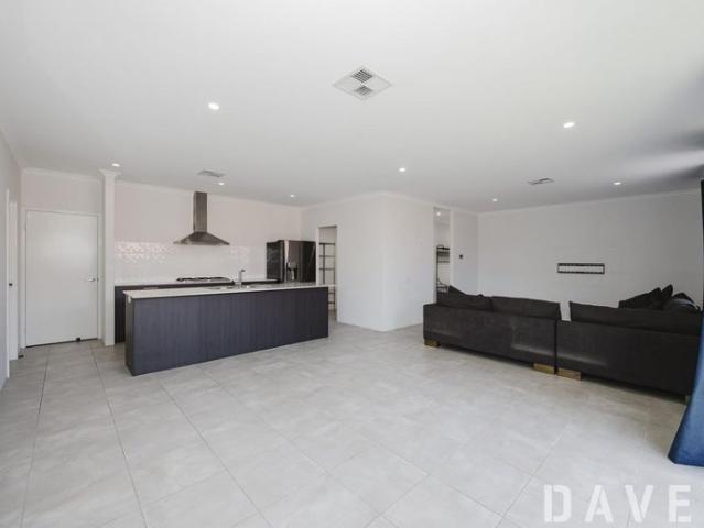 PART FURNISHED Modern Family Home in Prime Hillarys Location