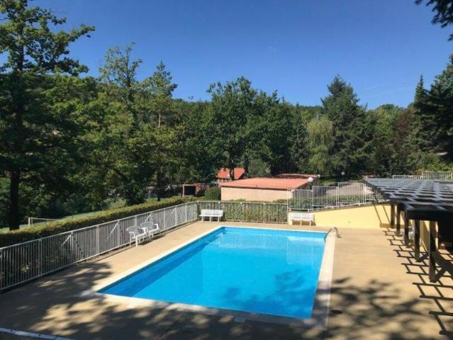 PART LOUE STUDIO MEUBLÉ HAUT DE GAMME AU CALME VUE MONT STE ODILE 10 MIN OBERNAI SANS VIS A VIS DANS PARC 2 ha PISCINE TENNIS BARBECUE