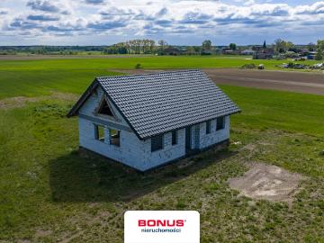 Parterowy dom z dużą działką, gotowy do wykończenia
