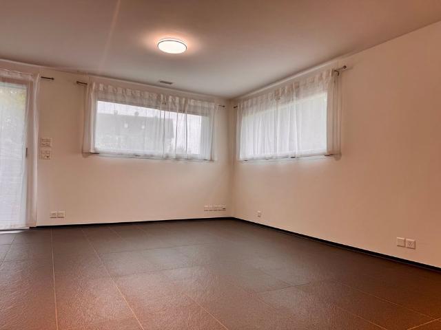 Parterrewohnung / Einliegerwohnung mit grossem Sitzplatz, Nähe Bahnhof
