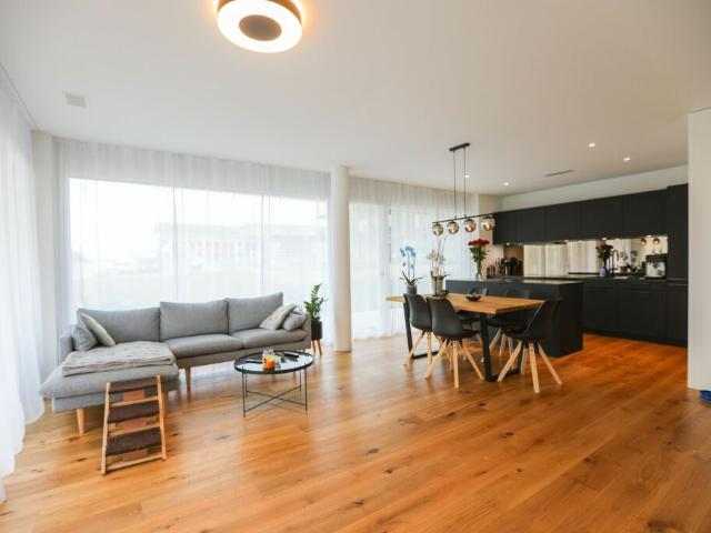 Parterrewohnung mit Sitzplatz und unmittelbare Seenähe