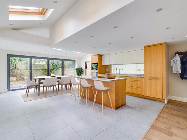 Parthenia Road, London, SW6 6 bed terraced house to rent £10,500 pcm £2,423 pw
