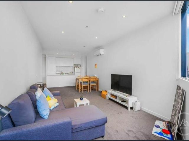 Partial Furnished 2 Bedroom, 2 Bathroom Apartment in Prime Southbank Location