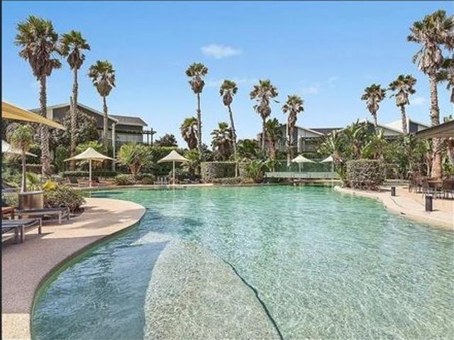Partial Furnished Generous 3 bedrooms Townhouse in Magenta for lease