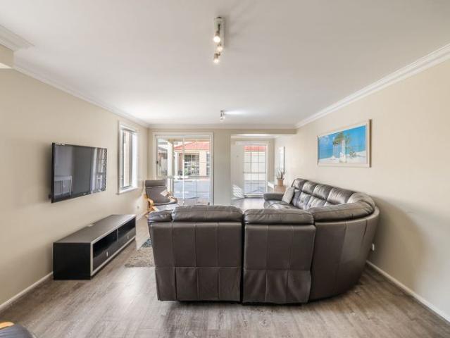 PARTIALLY FURNISHED TOWNHOUSE IN QIET RESIDENTIAL AREA
