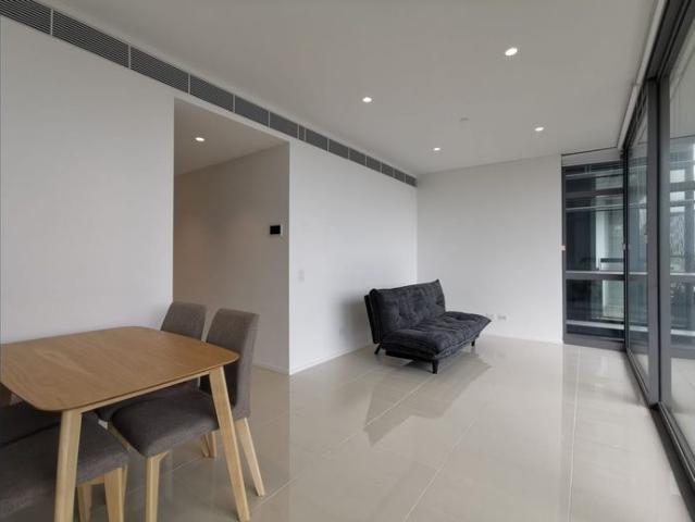 Partially furnished 1 Bedroom within the sought after Central Park Estate
