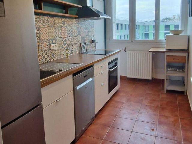 PARTICULIER – LOCATION DIRECTE – SANS FRAIS D’AGENCE NANTES CENTRE – T3 MEUBLÉ 70 m² – DERNIER ÉTAGE – BALCON – VUE DÉGAGÉE