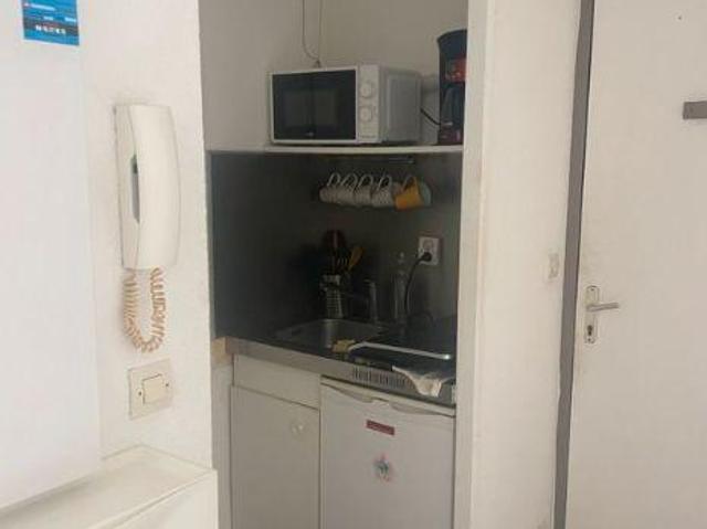 Particulier loue studio quartier TALENSAC