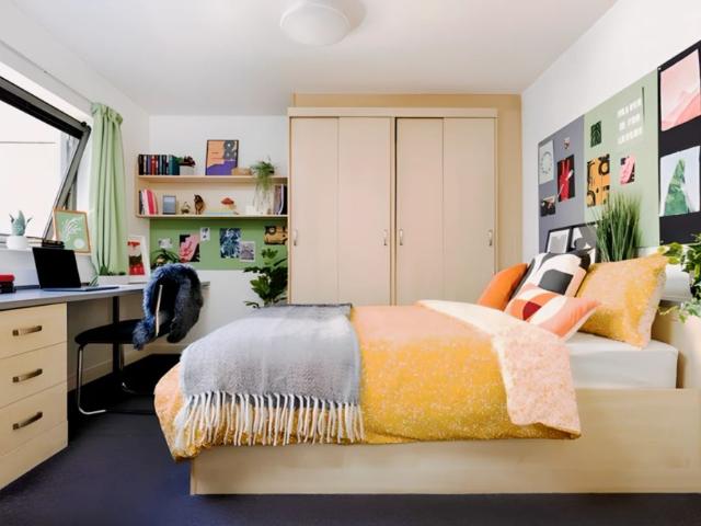 PARTLY ACCESSIBLE STUDIO