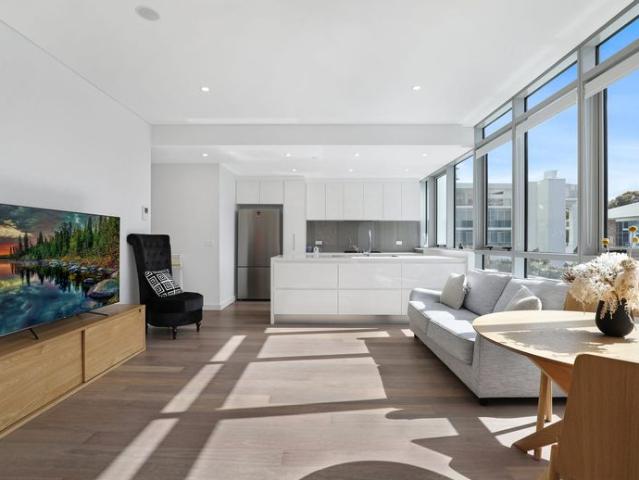 PARTLY FURNISHED MODERN UNIT IN THE CENTRE OF WOLLONGONG
