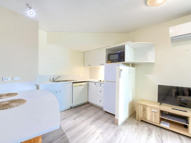 Partly Furnished One Bedroom Unit Central Mooloolaba