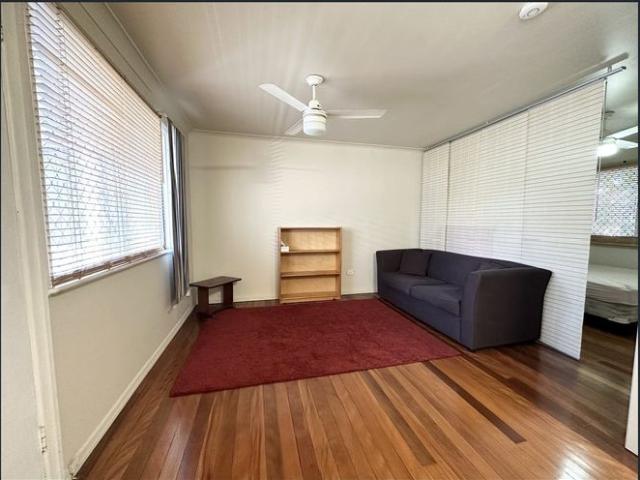 Partly furnished, one bedroom unit in Annerley