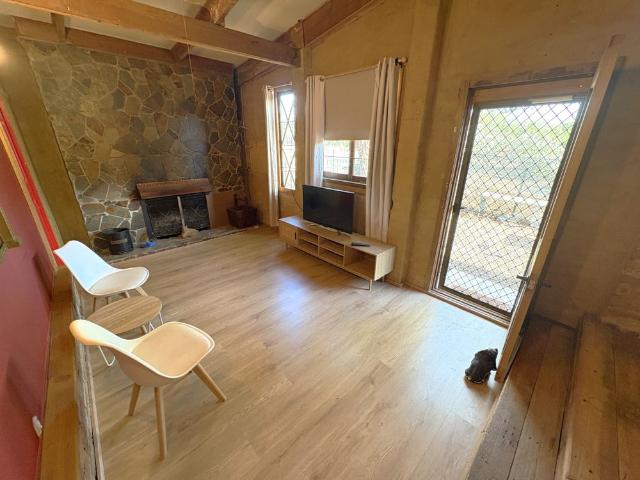 PARTLY FURNISHED COTTAGE STUDIO