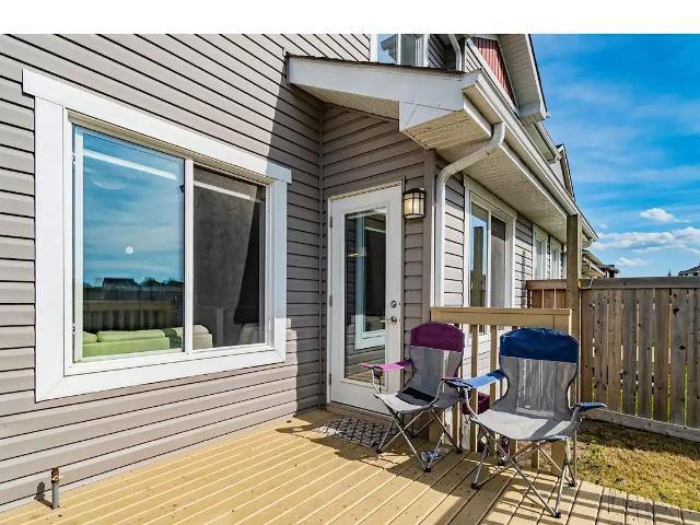 Partly furnished Cozy Duplex in Alwood Way, SW