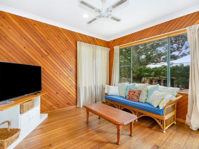 PARTLY FURNISHED DUPLEX, CLOSE TO BEACHES!