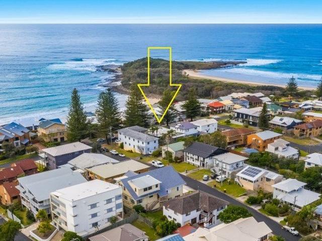 PARTLY FURNISHED DUPLEX, CLOSE TO BEACHES!