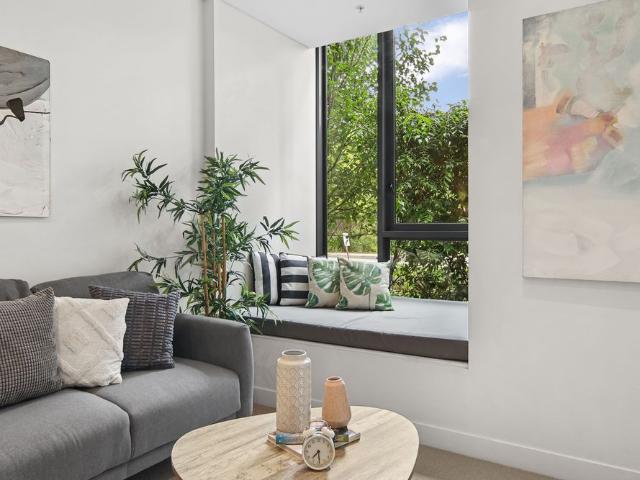 Partly Furnished Garden Apartment in Prestigious Harold Park
