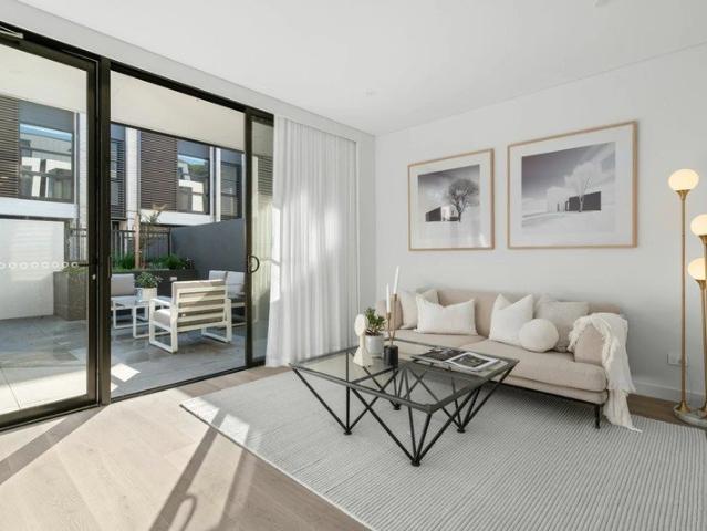 Partly Furnished Luxury 3 Bedroom Parkside Townhouse in 'The Henley'