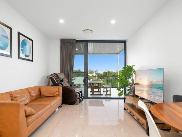 PARTLY FURNISHED PENTHOUSE WITH OUTSTANDING VIEWS
